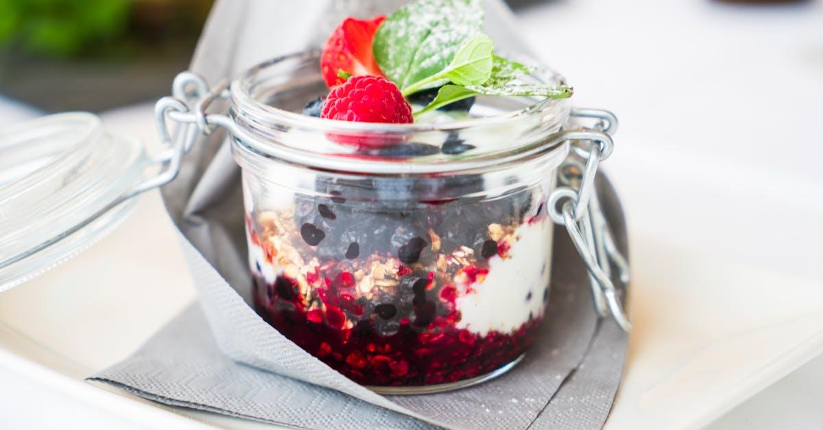 découvrez notre délicieux yaourt aux fraises, une gourmandise onctueuse et rafraîchissante, parfaite pour un en-cas sain ou un petit-déjeuner savoureux. savourez la fraîcheur des fraises juteuses alliée à la douceur du lait pour un moment de pure indulgence.