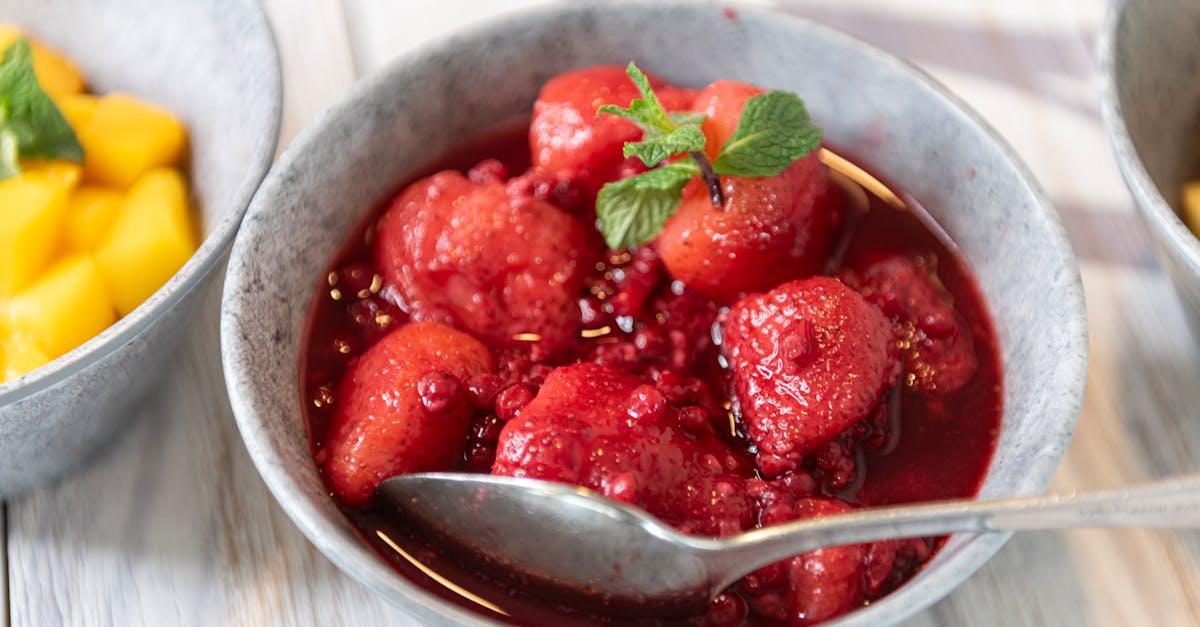 découvrez tout ce qu'il faut savoir sur le sirop de sucre : ses usages en cuisine, ses recettes, et comment l'utiliser pour rehausser vos plats et boissons. apprenez à le préparer à la maison pour ajouter une touche sucrée à vos créations culinaires.