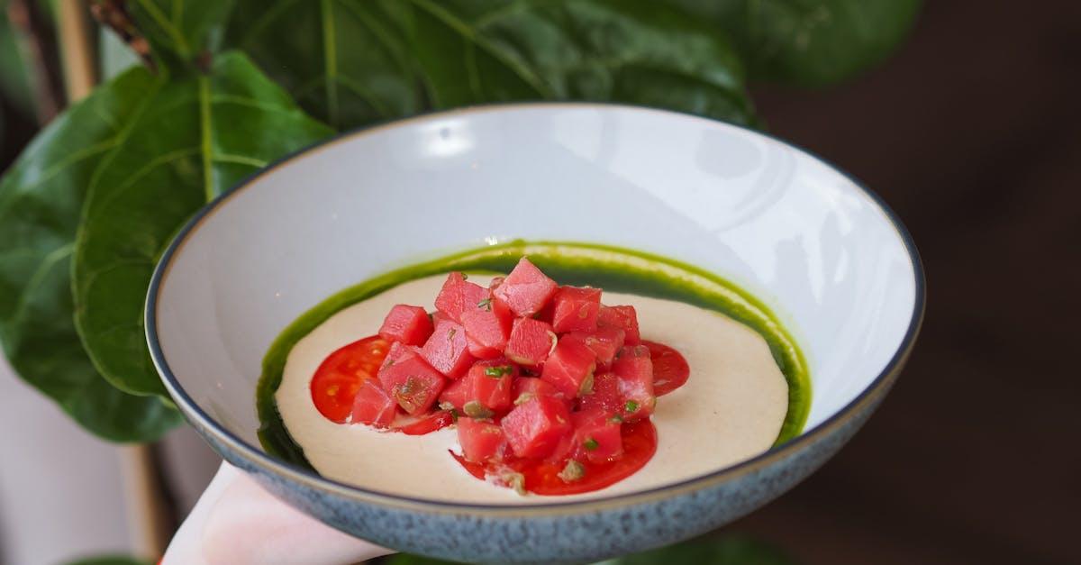 découvrez notre délicieuse recette de tartare sauce, un classique de la cuisine française, parfait pour accompagner vos plats de poisson ou viandes. apprenez à préparer cette sauce onctueuse et savoureuse qui rehaussera vos repas avec des saveurs fraîches et subtiles.