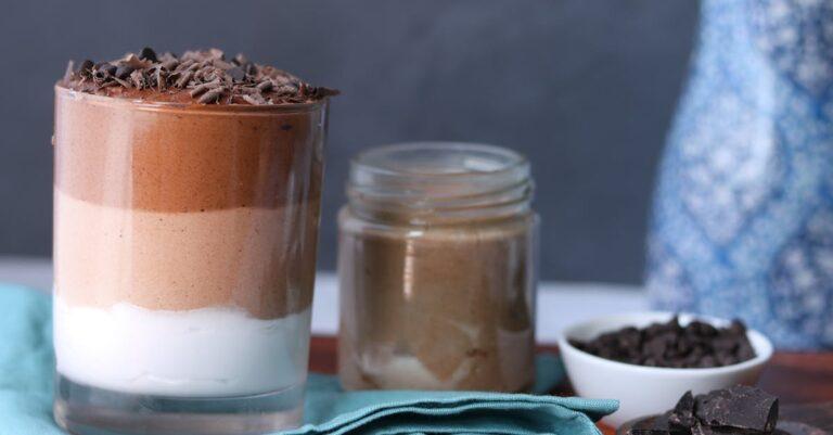 découvrez la recette parfaite de la mousse au chocolat : un dessert léger et aérien qui ravira vos papilles avec son goût intense de chocolat. idéal pour toutes les occasions, cette délicieuse préparation séduira les amateurs de chocolat et apportera une touche de gourmandise à vos repas.