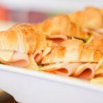 découvrez des recettes savoureuses de pâtisseries au jambon, idéales pour un apéritif, un buffet ou un repas léger. apprenez à concocter ces délices croustillants, mélange parfait de saveurs et de textures qui raviront vos convives.