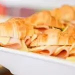 découvrez des recettes savoureuses de pâtisseries au jambon, idéales pour un apéritif, un buffet ou un repas léger. apprenez à concocter ces délices croustillants, mélange parfait de saveurs et de textures qui raviront vos convives.