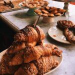 découvrez les secrets de la pâte feuilletée ! apprenez à préparer cette délicieuse base de pâtisserie légère et croustillante, idéale pour vos quiches, desserts et autres créations culinaires. suivez nos astuces pour réussir la pâte feuilletée à tous les coups.