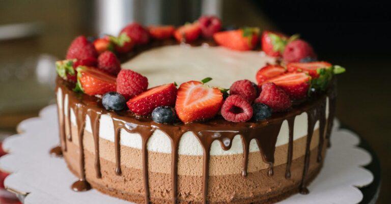 découvrez une délicieuse mousse aux fraises, légère et onctueuse. cette recette sucrée est parfaite pour les amateurs de desserts fruités, alliant la fraîcheur des fraises à une texture aérienne. réveillez vos papilles avec cette délicatesse estivale, facile à préparer et idéale pour toutes les occasions !