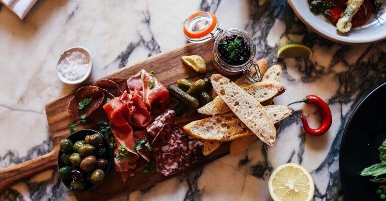 découvrez des recettes délicieuses de bruschettas, ces apéritifs italiens incontournables, parfaits pour vos soirées entre amis ou vos repas en famille. simple à préparer, elles allient saveurs fraîches et textures croquantes, idéales pour ravir vos invités.