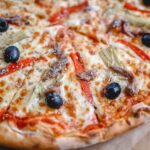 découvrez les artichauts, ces légumes originaires de la méditerranée, riches en saveurs et en bienfaits pour la santé. apprenez des recettes délicieuses et des conseils pour les cuisiner et les déguster.