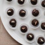 découvrez l'univers délicieux des pralines : des bonbons enrobés de chocolat, remplis de saveurs irrésistibles. idéales pour satisfaire vos envies sucrées ou à offrir en cadeau, les pralines se déclinent en une multitude de recettes qui raviront les gourmands !