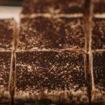 découvrez la douceur irrésistible du tiramisu, un dessert italien classique à base de café, de mascarpone et de biscuits savoyards. parfait pour épater vos invités lors de vos repas ou simplement pour vous faire plaisir.