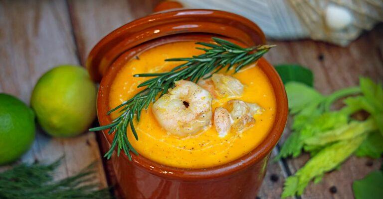 découvrez une délicieuse recette de pâtes au saumon fumé, mêlant saveurs raffinées et simplicité. un plat rapide à préparer, parfait pour impressionner vos invités ou régaler votre famille lors d'un dîner. savourez la fusion parfaite du saumon fumé, de la crème et des herbes fraîches.