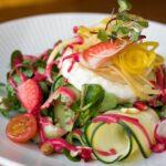 découvrez notre délicieuse salade de fruits, un mélange rafraîchissant et coloré de fruits frais, parfait pour une collation saine ou un dessert léger. savourez la douceur naturelle des fruits de saison, alliant saveurs et bienfaits nutritionnels.