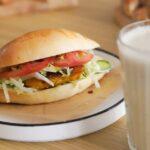 découvrez la douceur et la légèreté du pain au lait, une recette incontournable qui allie moelleux et goût délicat. parfait pour vos petits-déjeuners ou vos goûters, le pain au lait saura séduire petits et grands avec sa texture aérienne et son parfum irrésistible.