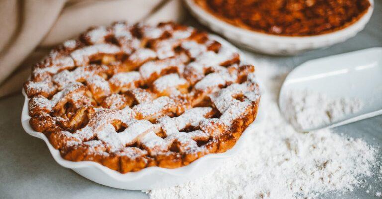 découvrez la délicieuse tarte alsacienne, un incontournable de la gastronomie d'alsace. ce dessert gourmand allie la douceur des fruits à une pâte savoureuse, parfaite pour éveiller vos papilles. idéale pour toutes les occasions, la tarte alsacienne est un véritable régal qui saura séduire petits et grands.