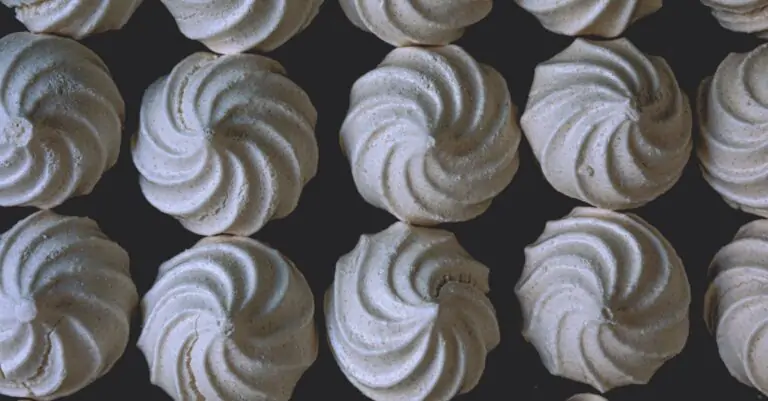 découvrez l'authenticité de la pâtisserie angevine, une délicieuse tradition française mettant en avant des saveurs uniques et des recettes artisanales. laissez-vous séduire par des créations telles que les célèbres galettes angevines et autres douceurs qui révèlent le savoir-faire des pâtissiers du maine-et-loire.