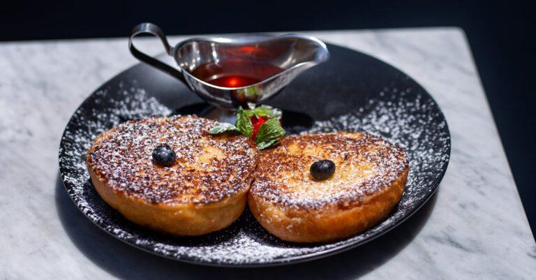 découvrez la délicieuse recette du pain perdu, un classique de la cuisine française. apprenez à préparer ce petit-déjeuner sucré et réconfortant, alliant pain doré croustillant et saveurs riches. parfait pour un moment gourmand en famille ou entre amis !