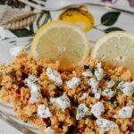 découvrez le couscous, un plat traditionnel savoureux et coloré, mélange parfait de semoule de blé, de légumes frais et de viande ou de poisson. laissez-vous séduire par ses saveurs exotiques et son histoire riche qui en font un incontournable de la cuisine méditerranéenne.