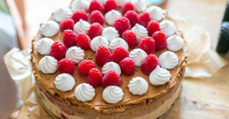 découvrez la légèreté et la douceur des meringues, ces délicieuses gourmandises à base de blancs d'œufs et de sucre. parfaites pour accompagner vos desserts ou à déguster seules, elles raviront tous les amateurs de douceurs sucrées. recettes, astuces et variantes au rendez-vous !