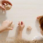 découvrez les pommes de terre hasselback, délicieusement croustillantes à l'extérieur et fondantes à l'intérieur. parfaites pour accompagner vos plats ou comme en-cas savoureux, ces pommes de terre au style scandinave ajouteront une touche d'originalité à votre table. recette facile et rapide à réaliser, idéale pour impressionner vos invités !