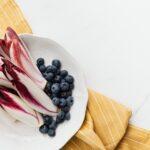 découvrez tout sur les endives : recettes savoureuses, bienfaits nutritionnels et conseils pour les cuisiner. apprenez à les intégrer dans votre alimentation et à profiter d'une légume d'hiver riche en saveurs !