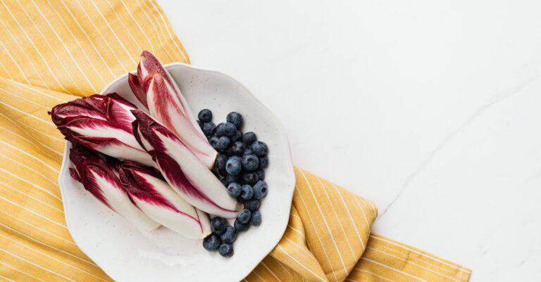découvrez tout sur les endives : recettes savoureuses, bienfaits nutritionnels et conseils pour les cuisiner. apprenez à les intégrer dans votre alimentation et à profiter d'une légume d'hiver riche en saveurs !