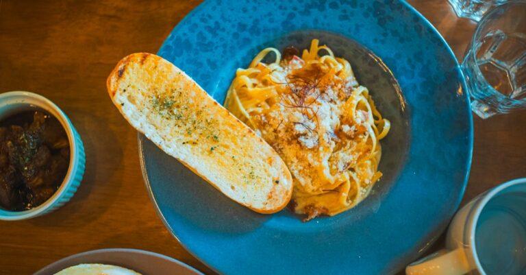 découvrez la recette traditionnelle de la carbonara, un plat italien savoureux à base de pâtes, de guanciale, de fromage pecorino et d'œufs. apprenez à réaliser cette spécialité dans votre cuisine et réveillez vos papilles avec des saveurs authentiques.