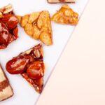 découvrez l'univers délicieux du nougat, cette confiserie traditionnelle à base de miel, d'amandes et de fruits secs. plongez dans une expérience sucrée irrésistible, idéale pour toutes les occasions, que ce soit pour offrir ou pour se faire plaisir!