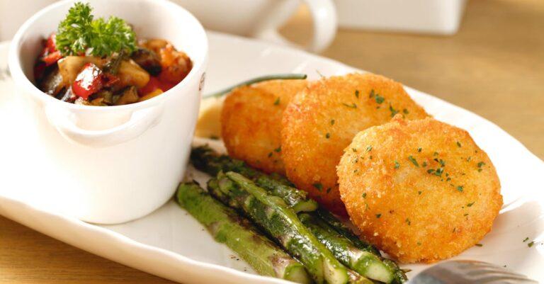 découvrez la recette classique et savoureuse de la ratatouille, un plat traditionnel provençal qui allie aubergines, courgettes, poivrons et tomates dans une délicieuse harmonie de saveurs. parfait pour accompagner vos repas ou à déguster seul, ce plat coloré est un incontournable de la cuisine méditerranéenne.