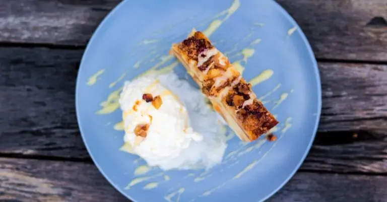 découvrez notre délicieuse crème glacée à la vanille, préparée avec des ingrédients de qualité pour une expérience gourmande inoubliable. parfaite pour se rafraîchir ou accompagner vos desserts préférés.