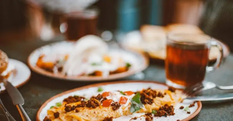 découvrez la recette parfaite de l'omelette, un incontournable de la cuisine française ! apprenez à la préparer avec des ingrédients frais et savoureux pour un repas simple et délicieux. idéale pour le petit-déjeuner, le déjeuner ou le dîner !