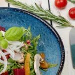 découvrez notre délicieuse recette de gratin de feuilles de betterave, un plat réconfortant et savoureux qui met en valeur la douceur des légumes frais. parfait pour accompagner vos repas ou en plat principal, ce gratin allie une texture crémeuse et une touche de fromage fondant. simple à préparer, il ravira à coup sûr vos convives !