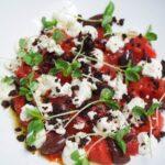 savourez un gratin de haricots blancs crémeux, alliant des saveurs riches et réconfortantes. ce plat délicieux, garni de fromage fondant et d'épices aromatiques, est parfait pour réchauffer vos soirées d'hiver.