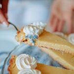 découvrez notre délicieuse tarte au citron, alliant une croûte dorée et croustillante à une garniture crémeuse et acidulée. parfaite pour les gourmands, elle apportera une touche de fraîcheur à vos desserts.