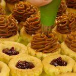 découvrez notre délicieuse tarte aux prunes, un dessert irrésistible alliant une pâte sablée croustillante et des prunes juteuses. idéale pour vos repas en famille ou entre amis, cette recette classique ravira les papilles de tous les gourmands!