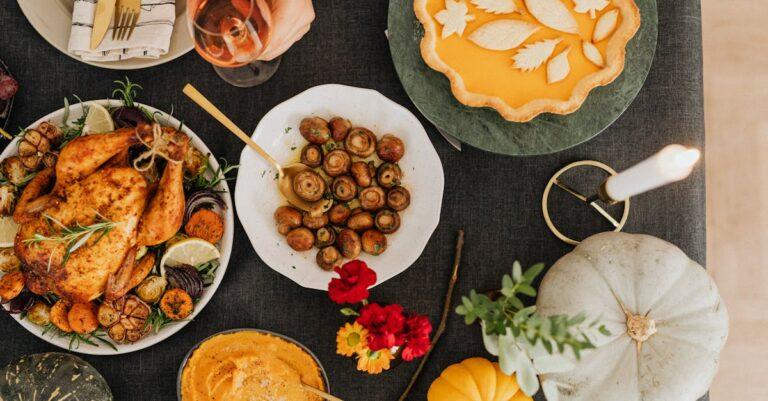 découvrez notre délicieuse tarte au poulet et aux champignons, alliant des saveurs riches et réconfortantes. parfaite pour un repas en famille ou entre amis, cette recette savoureuse et facile à réaliser ravira vos papilles. préparez-vous à savourer une croûte dorée et croustillante remplie d'un mélange crémeux de poulet tendre et de champignons délicats.