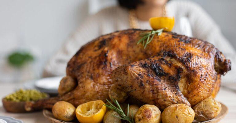 découvrez l'art du roast, une technique culinaire qui sublime la viande grâce à une cuisson lente et savoureuse. apprenez les secrets pour réussir un roast tendre et juteux, idéal pour vos repas en famille ou entre amis.
