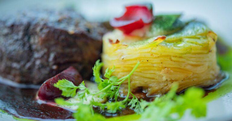 découvrez notre délicieuse recette de gratin, un plat réconfortant qui ravira vos papilles. facile à préparer, ce gratin savoureux allie des ingrédients frais et fondants pour un repas inoubliable. parfait pour les dîners en famille ou entre amis!