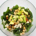 découvrez les bienfaits nutritifs des épinards frais ! apprenez à les intégrer facilement dans vos recettes et profitez de leurs vitamines essentielles pour une alimentation saine et équilibrée.