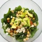 découvrez les bienfaits nutritifs des épinards frais ! apprenez à les intégrer facilement dans vos recettes et profitez de leurs vitamines essentielles pour une alimentation saine et équilibrée.