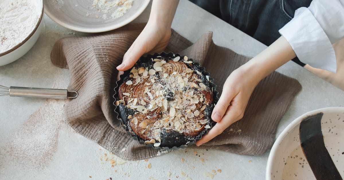découvrez notre délicieuse tarte abricot amande, une véritable tentation sucrée qui combine la douceur des abricots juteux et le croquant des amandes. parfaite pour un dessert raffiné ou pour accompagner votre thé, cette tarte émerveillera vos papilles à chaque bouchée.