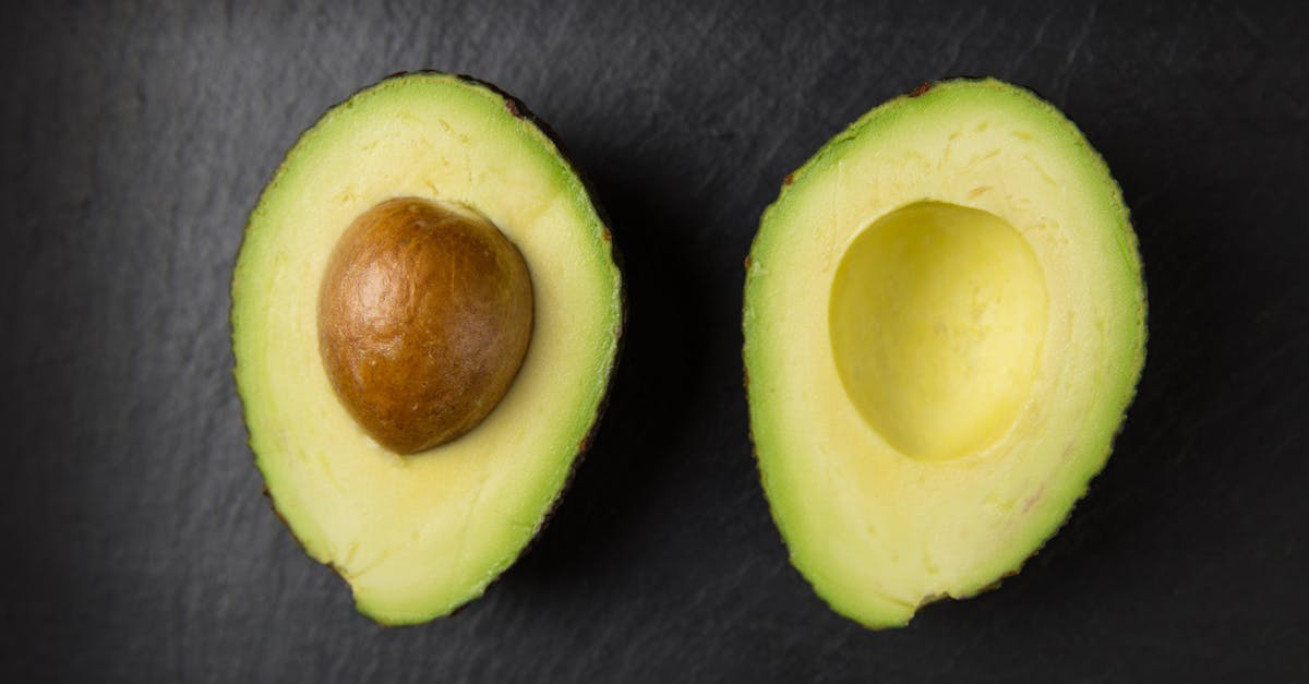 découvrez les bienfaits de l'avocat, un fruit nutritif et polyvalent qui enrichit vos plats. apprenez à l'utiliser dans vos recettes favorites et explorez ses propriétés pour une alimentation saine.
