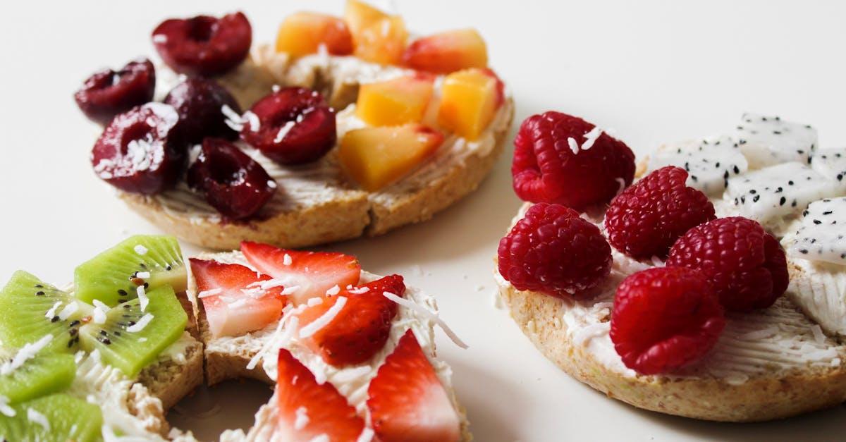 découvrez le délicieux monde des bagels ! que vous soyez amateur de recettes traditionnelles ou à la recherche d'options innovantes, notre sélection de bagels variés ravira vos papilles. idéal pour un petit-déjeuner gourmand ou un déjeuner rapide, nos bagels sont préparés avec des ingrédients de qualité. explorez nos combinaisons savoureuses et régalez-vous avec ces pains ronds au goût unique !