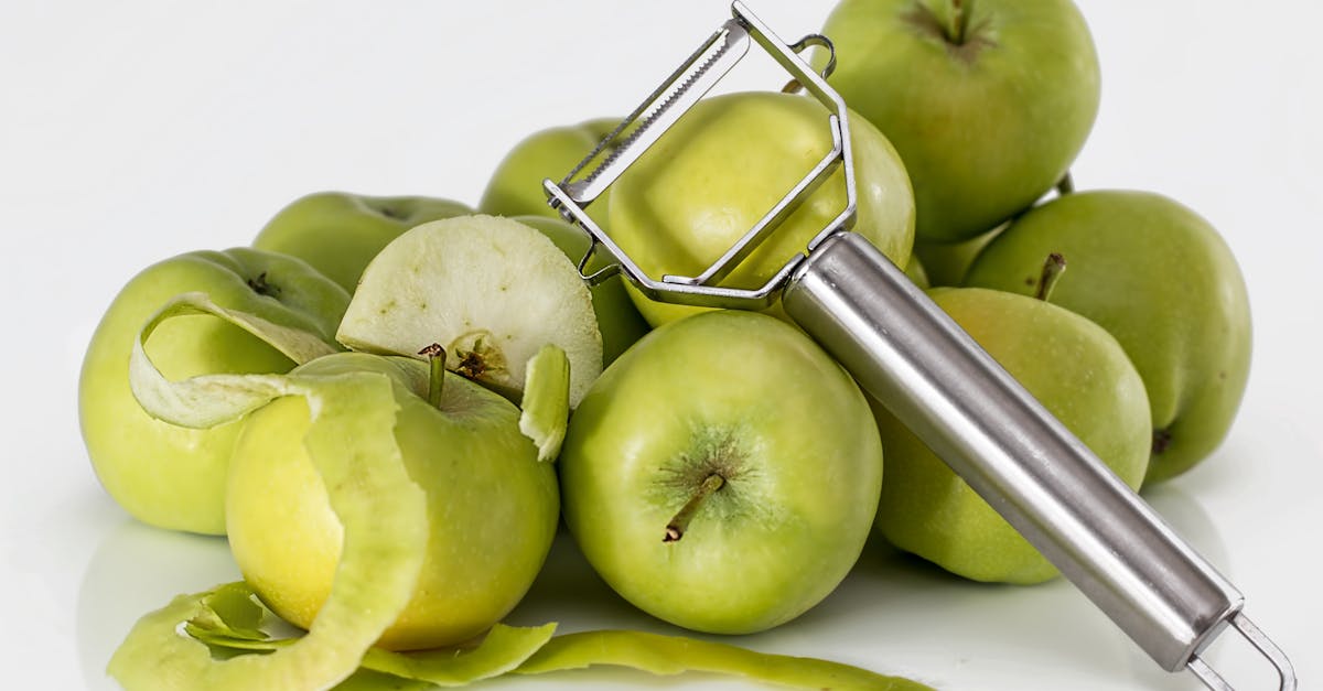 découvrez notre délicieuse recette de pommes cuites au four, une douce harmonie de saveurs réconfortantes. parfaites en dessert, ces pommes farcies vous séduiront par leur douceur naturelle et le parfum envoûtant de la cannelle.