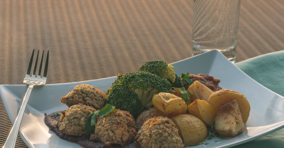 découvrez les délicieuses pommes de terre au four, une recette simple et réconfortante qui ravira vos papilles. apprenez à les préparer à la perfection, avec des garnitures variées pour satisfaire toutes vos envies.