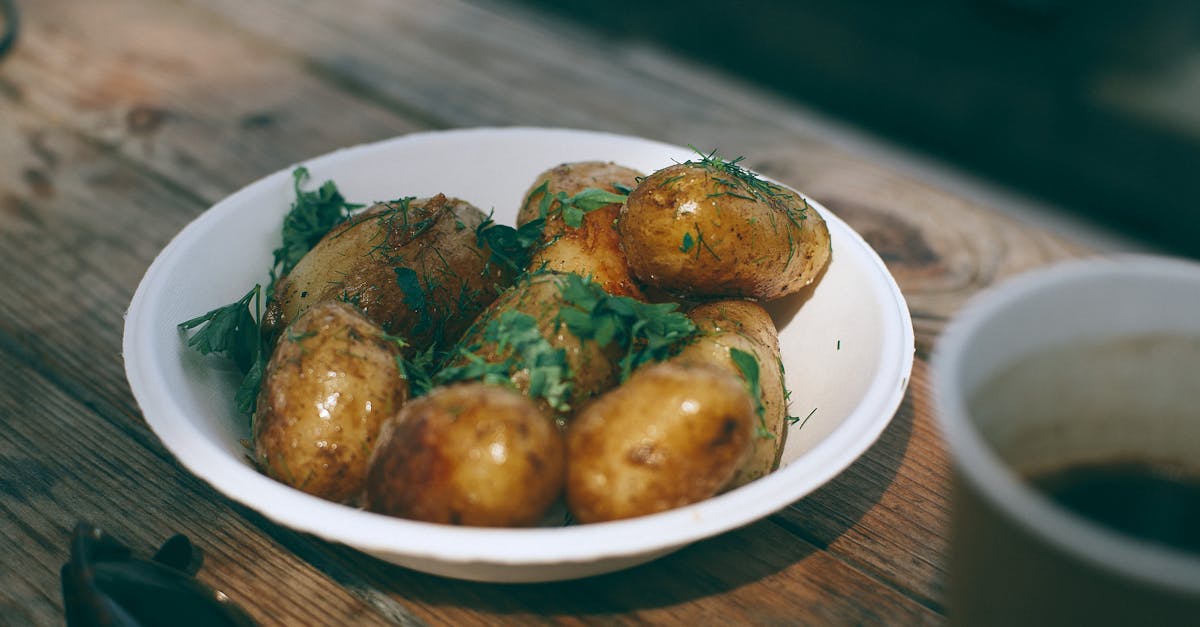 découvrez nos délicieuses pommes de terre au four, croustillantes à l'extérieur et fondantes à l'intérieur. idéales pour un repas convivial ou un accompagnement savoureux, ces pommes de terre au four se prêtent à toutes vos envies. ajoutez vos garnitures préférées et régalez-vous!