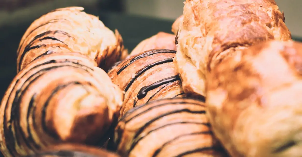 découvrez notre boulangerie artisanale, où vous pourrez savourer des pains frais, des viennoiseries dorées et des pâtisseries délicieuses, préparés avec passion et ingrédients de qualité. une expérience gustative incontournable pour les amoureux du bon pain.