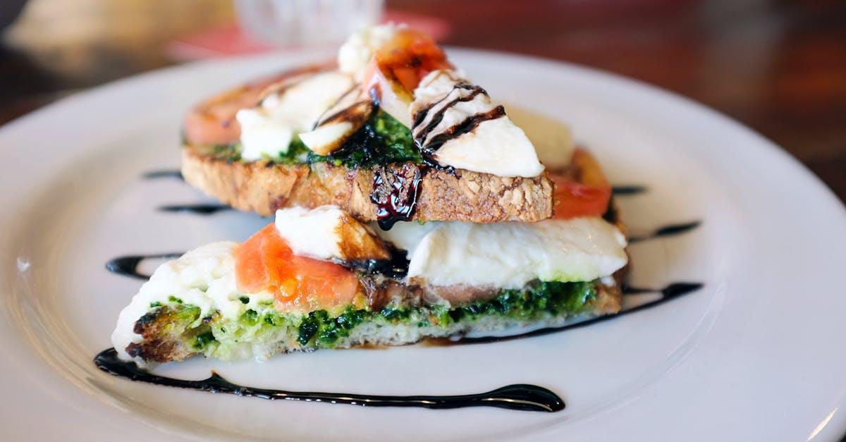 découvrez nos délicieuses bruschettas originales, garnies de produits frais et savoureux. parfaites pour un apéritif entre amis ou une entrée raffinée, ces petites tartines croustillantes régaleront vos papilles et apporteront une touche italienne à vos repas.