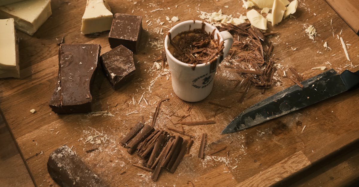 découvrez notre délicieuse recette de mousse au chocolat, un dessert onctueux et aérien, parfait pour les amateurs de chocolat. facile à réaliser, cette mousse allie intensité du cacao et légèreté pour un moment de gourmandise inoubliable.