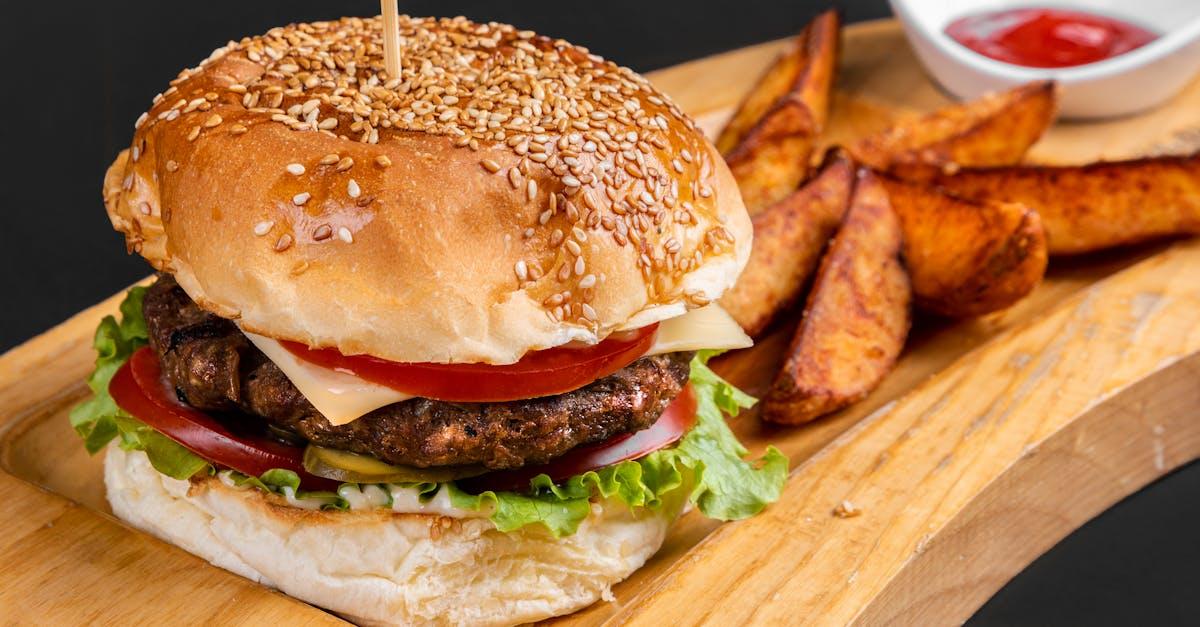 découvrez nos délicieuses frites croustillantes, cuites à la perfection pour un goût irrésistible. parfaites comme accompagnement ou en snack, elles raviront vos papilles à chaque bouchée.