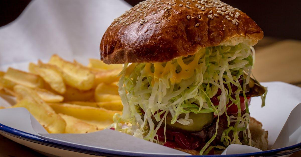 découvrez nos délicieuses frites croustillantes, parfaitement dorées à l'extérieur et fondantes à l'intérieur. un accompagnement irrésistible pour vos plats préférés !