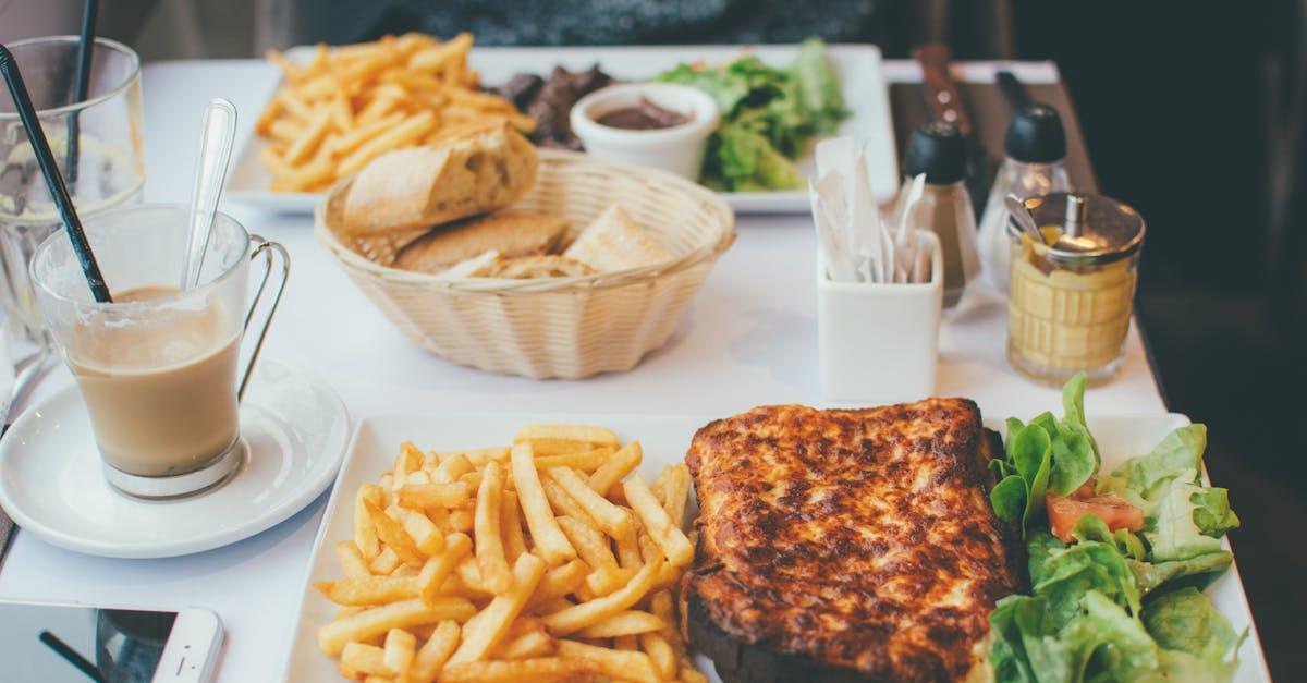 découvrez la recette classique du croque-monsieur, un sandwich chaud et savoureux au jambon et fromage, croustillant à l'extérieur et fondant à l'intérieur. parfait pour un repas rapide ou une pause gourmande!
