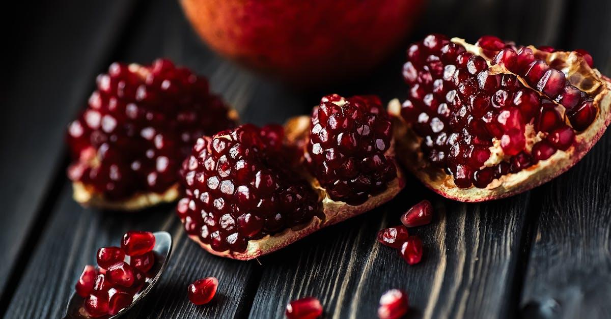 découvrez notre délicieuse tarte aux fruits exotiques, une explosion de saveurs tropicales et de couleurs vives qui éveillera vos papilles. parfaite pour impressionner vos invités ou pour un moment de douceur, cette tarte allie le croquant d'une pâte sablée à la fraîcheur des fruits tropicaux. une expérience gourmande à ne pas manquer !